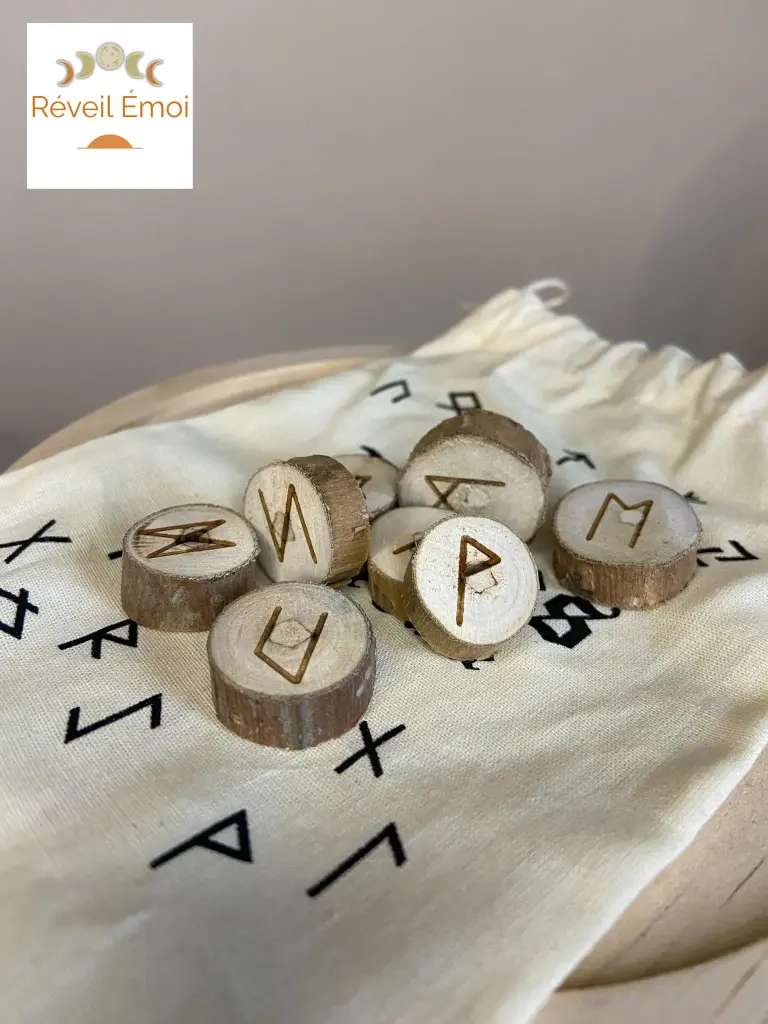 Jeux d'Oracle des Runes en bois