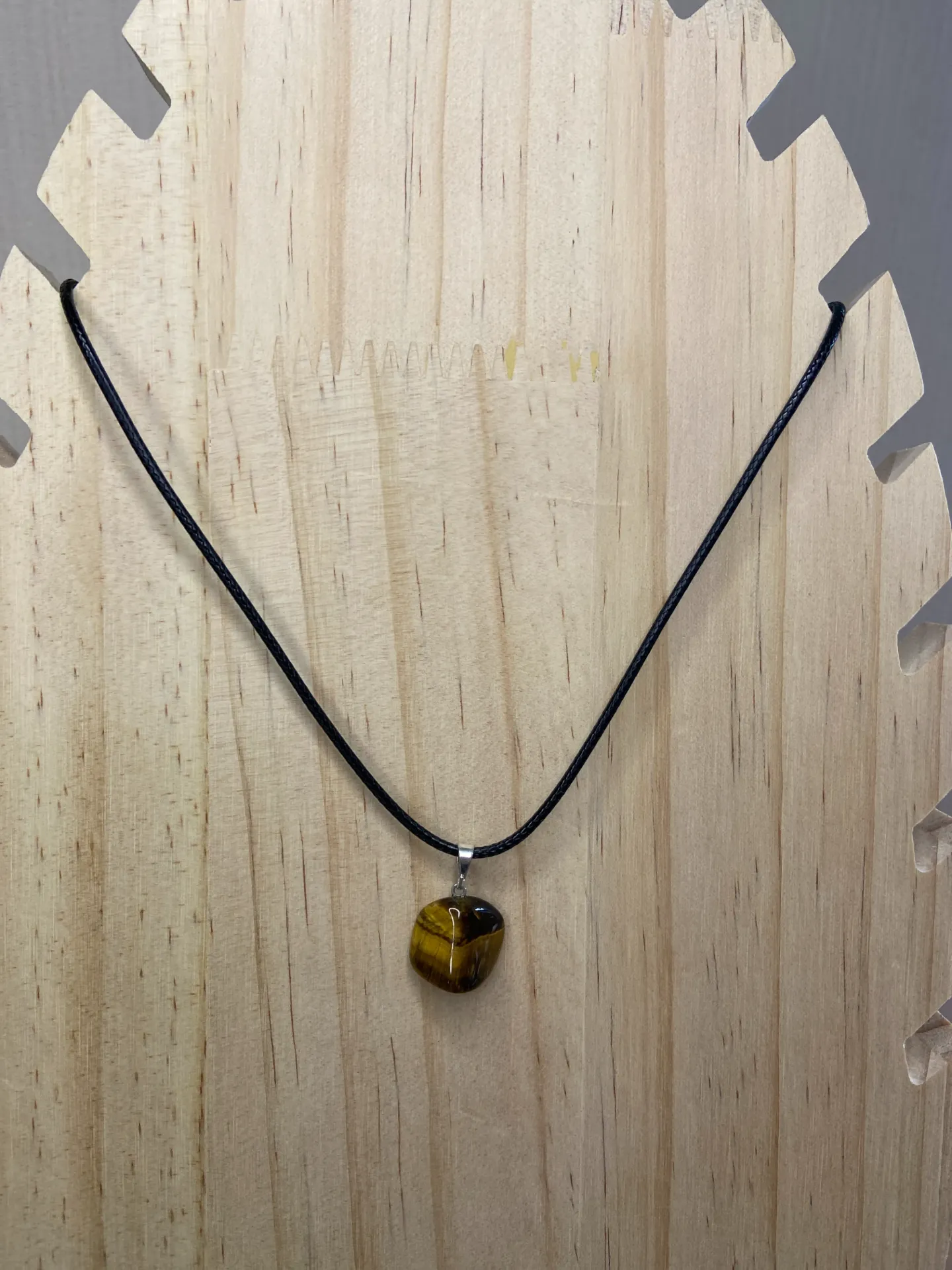 [PEN-OEIL-COR] Pendentif gemme oeil de tigre sur cordon ciré