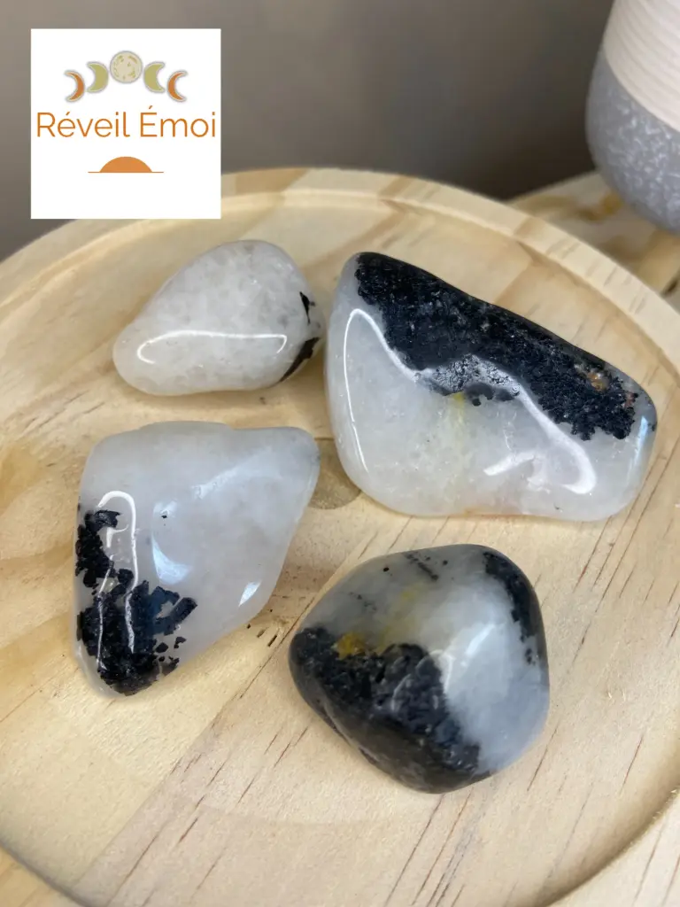 Quartz Tourmaline pierre polie