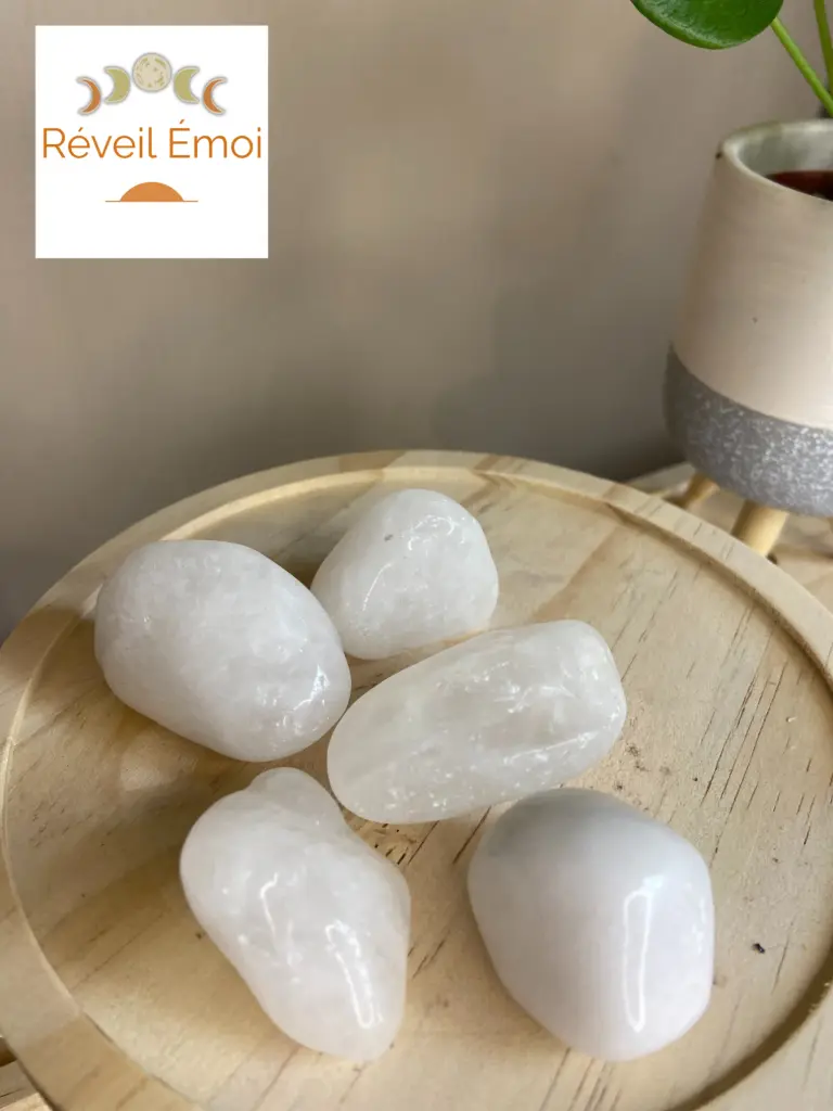 Quartz laiteux pierre polie