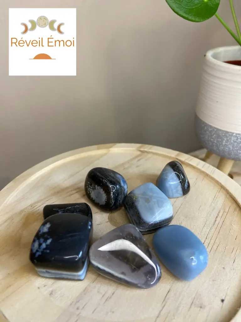 Opale Bleue pierre polie