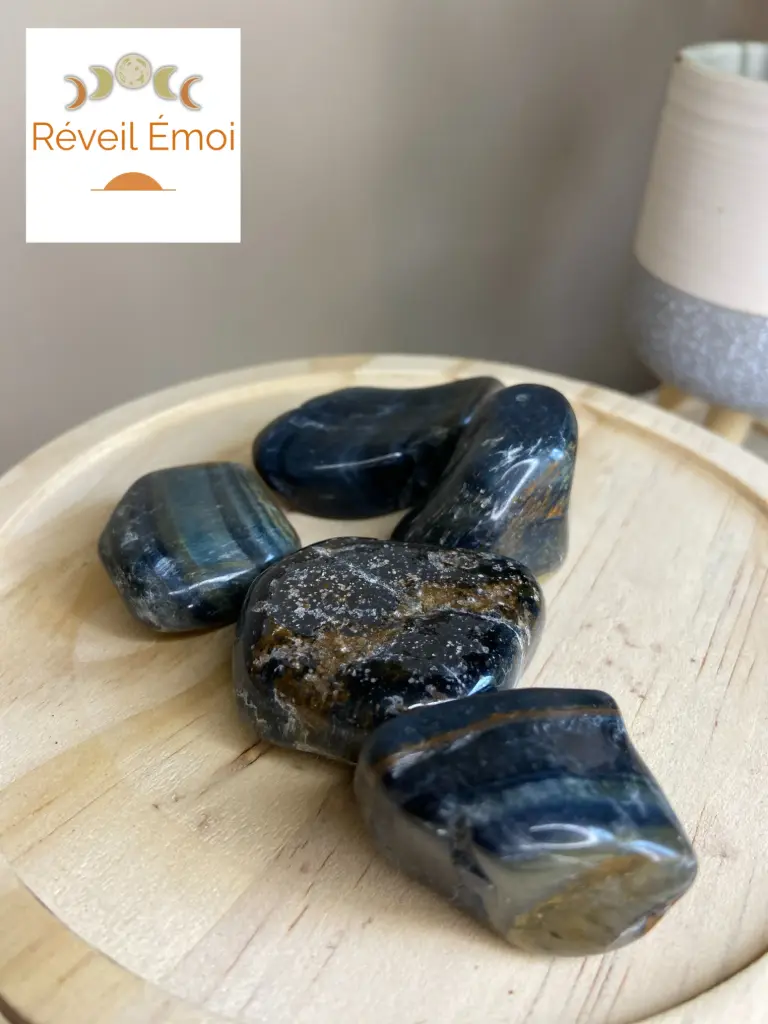 Œil de faucon pierre polie