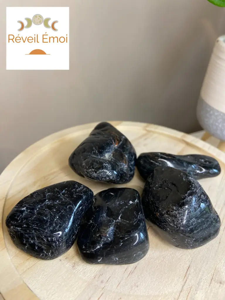 Tourmaline noire pierre polie